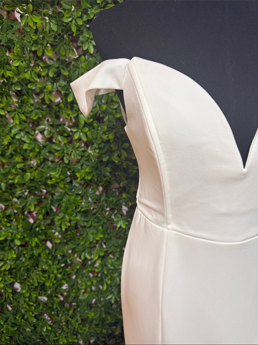 NWT-Idyllic Perfection White Plunge Sleeveless Mermaid Maxi Dress - Picture 7 of 15